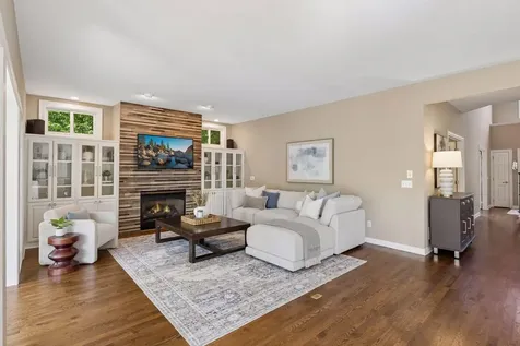 2012 Pine Ridge Drive West Saint Paul MN 55118