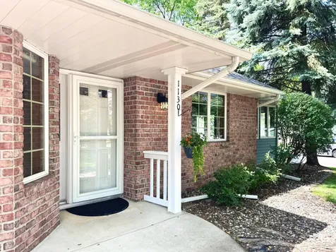 1130 Rose Place Roseville MN 55113