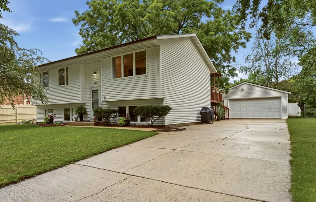 510 16 1/2 Street SE Rochester MN 55904