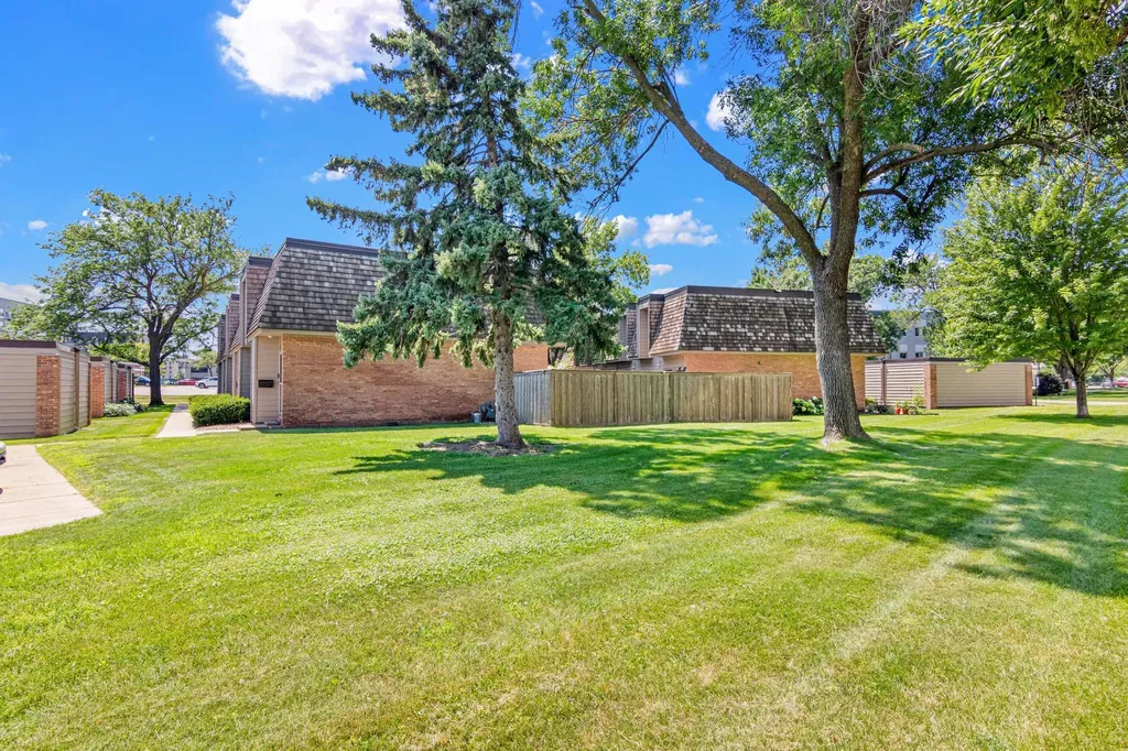 6487 Barrie Road Edina MN 55435