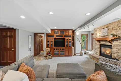 9743 Wellington Lane Woodbury MN 55125