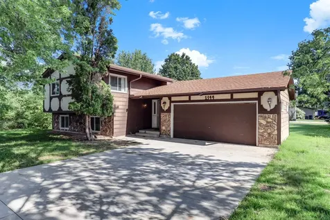 1344 Willow Lake Boulevard Vadnais Heights MN 55110