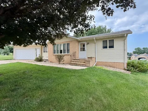1111 Elm Cove Luverne MN 56156