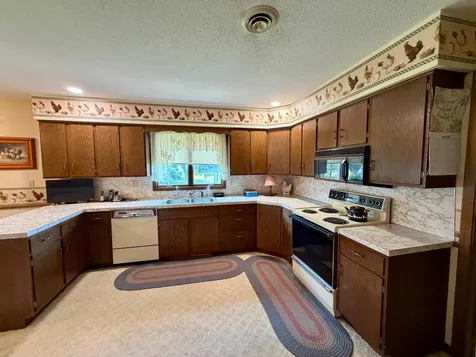 1111 Elm Cove Luverne MN 56156