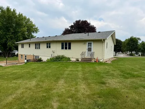 1111 Elm Cove Luverne MN 56156