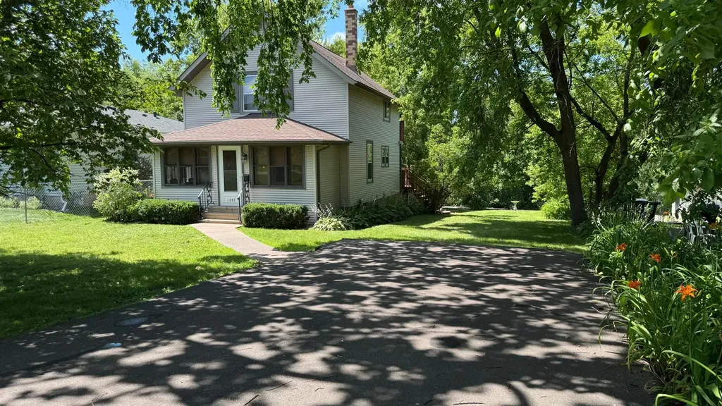 1805 Fulham Street Lauderdale MN 55113