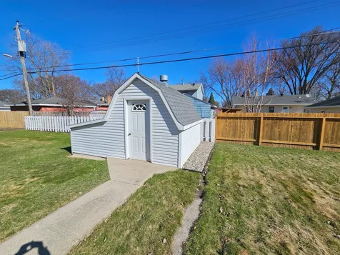 213 23rd Avenue N Fargo ND 58102