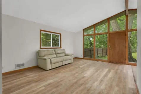 89 Flandrau Place Saint Paul MN 55106