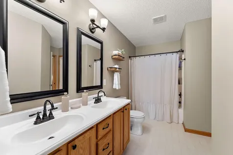 8598 Quarry Ridge Lane Woodbury MN 55125