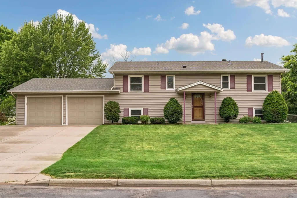 10424 Zion Street NW Coon Rapids MN 55433