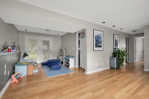 2432 Henslow Court N Oakdale MN 55128