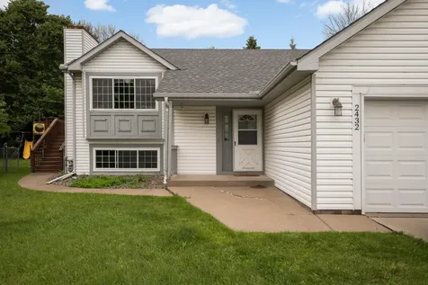 2432 Henslow Court N Oakdale MN 55128
