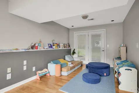 2432 Henslow Court N Oakdale MN 55128