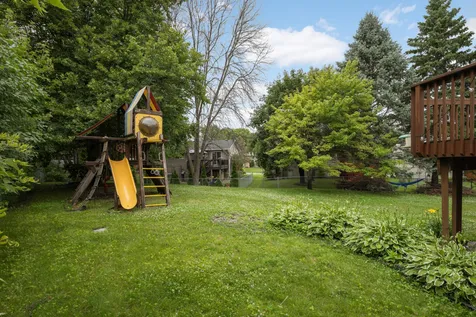 2432 Henslow Court N Oakdale MN 55128