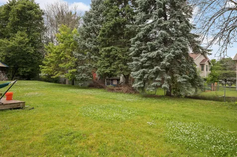 2432 Henslow Court N Oakdale MN 55128
