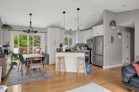 2432 Henslow Court N Oakdale MN 55128