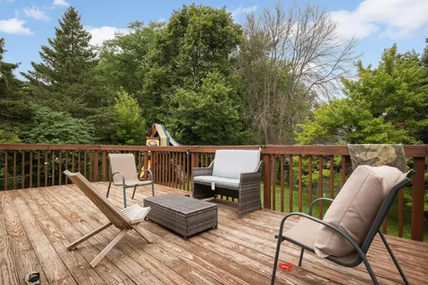 2432 Henslow Court N Oakdale MN 55128