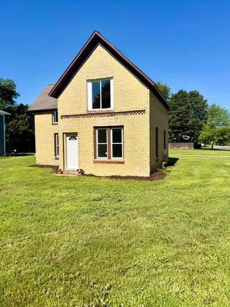 715 5th Street NE Little Falls MN 56345