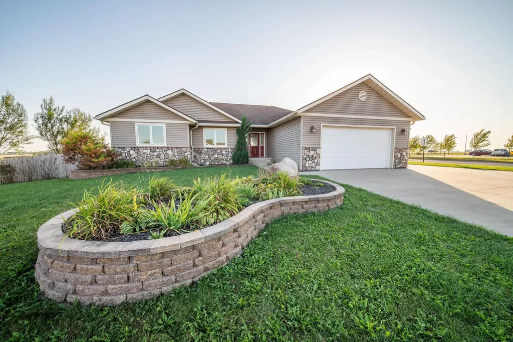580 Canyon Lane NW Eyota MN 55934