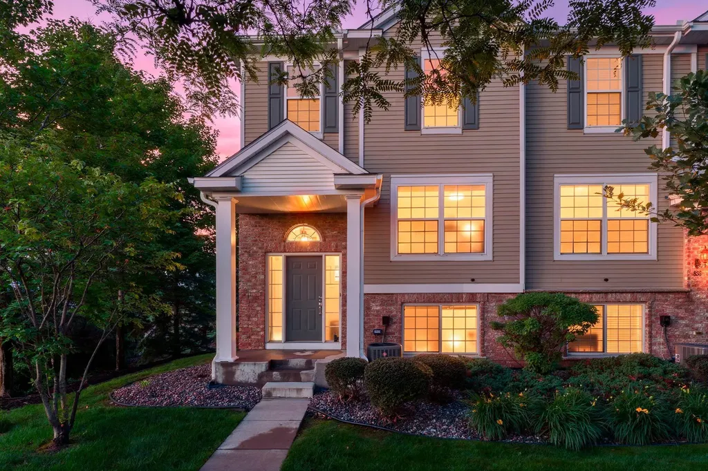 868 Ledgestone Drive Mahtomedi MN 55115