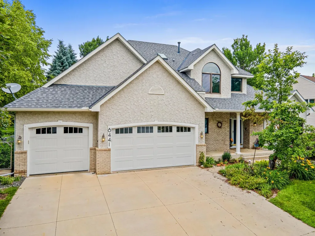 8441 W Lake Drive Chanhassen MN 55317