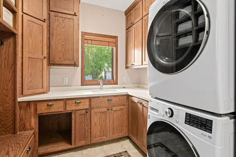 8441 W Lake Drive Chanhassen MN 55317