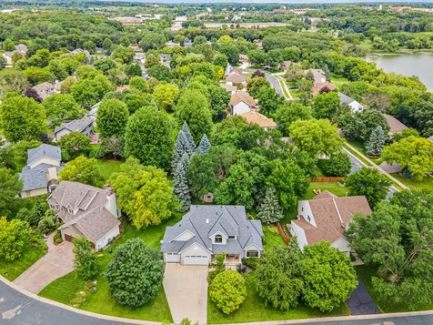 8441 W Lake Drive Chanhassen MN 55317