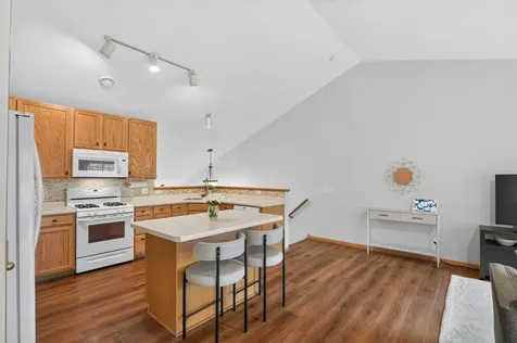 8002 Stratford Circle S Shakopee MN 55379