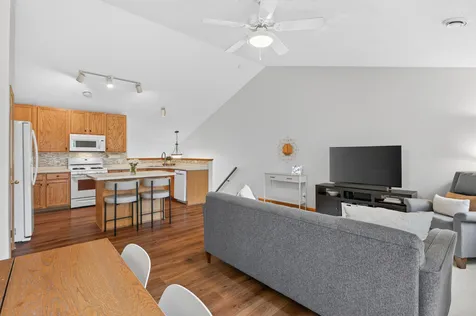 8002 Stratford Circle S Shakopee MN 55379