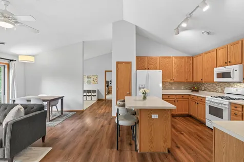 8002 Stratford Circle S Shakopee MN 55379