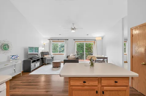 8002 Stratford Circle S Shakopee MN 55379