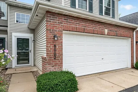 8002 Stratford Circle S Shakopee MN 55379