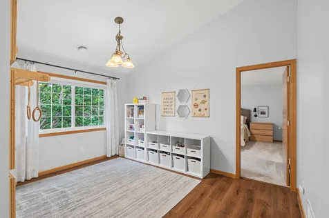 8002 Stratford Circle S Shakopee MN 55379