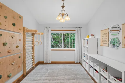 8002 Stratford Circle S Shakopee MN 55379