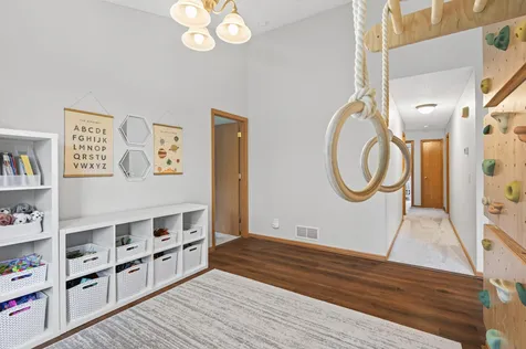 8002 Stratford Circle S Shakopee MN 55379