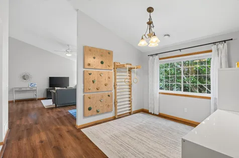 8002 Stratford Circle S Shakopee MN 55379