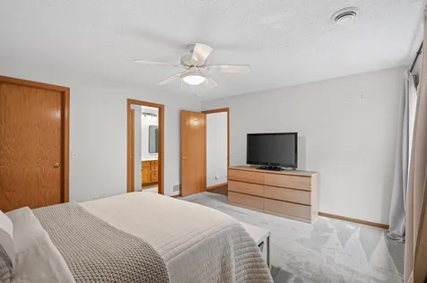 8002 Stratford Circle S Shakopee MN 55379