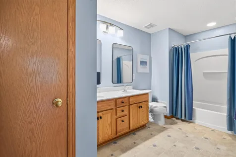 8002 Stratford Circle S Shakopee MN 55379