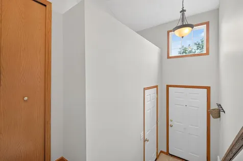 8002 Stratford Circle S Shakopee MN 55379