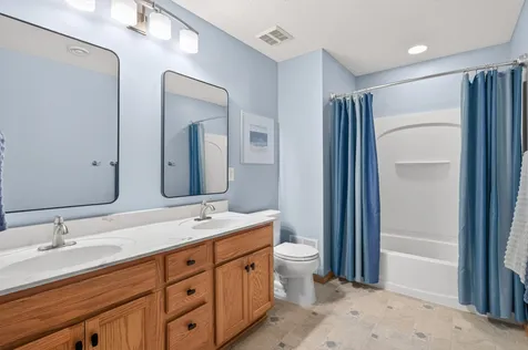 8002 Stratford Circle S Shakopee MN 55379