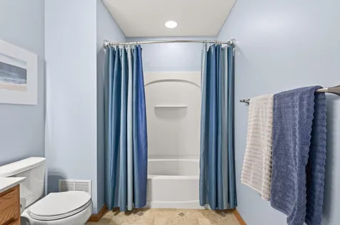 8002 Stratford Circle S Shakopee MN 55379