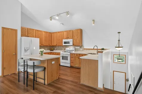 8002 Stratford Circle S Shakopee MN 55379