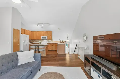 8002 Stratford Circle S Shakopee MN 55379