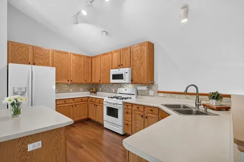 8002 Stratford Circle S Shakopee MN 55379