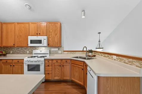 8002 Stratford Circle S Shakopee MN 55379