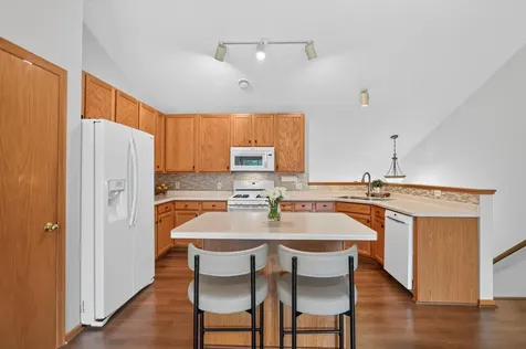 8002 Stratford Circle S Shakopee MN 55379