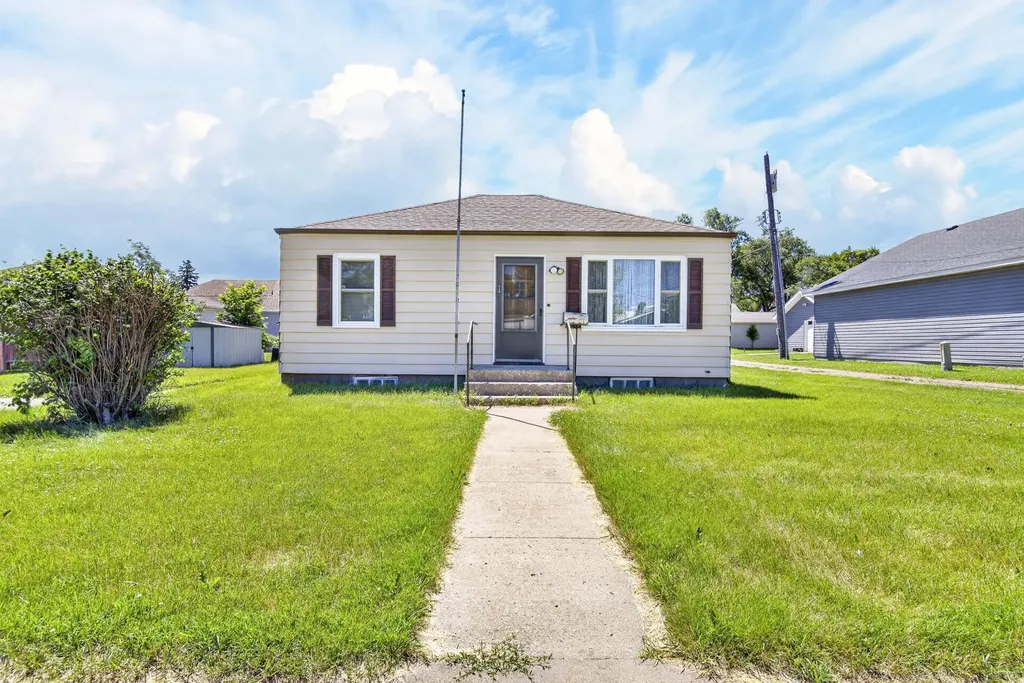 240 7th Street NE Valley City ND 58072