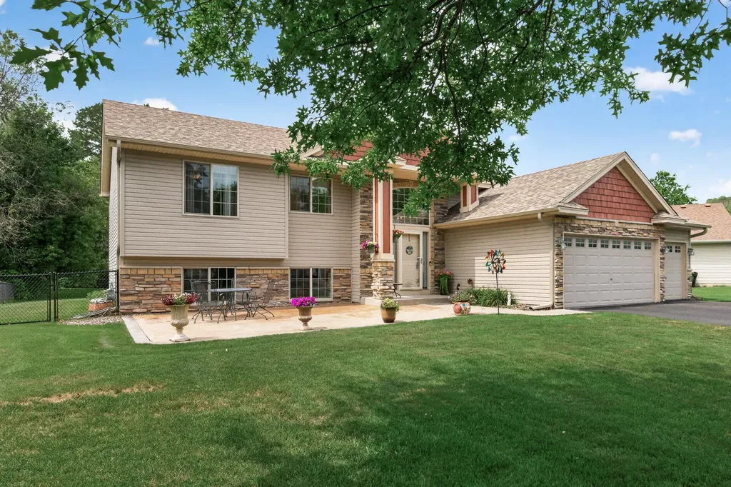 878 Kelly Street Lino Lakes MN 55014