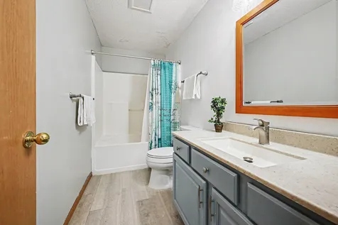 2466 Lone Eagle Trail Woodbury MN 55129
