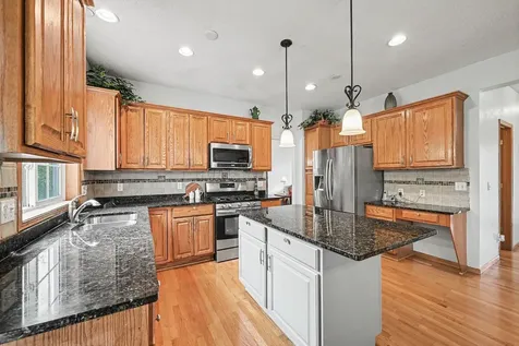 2466 Lone Eagle Trail Woodbury MN 55129